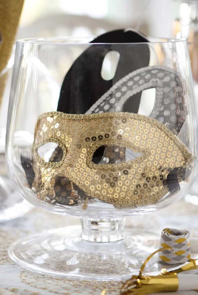 Instead of flowers, decorate the ball with masks