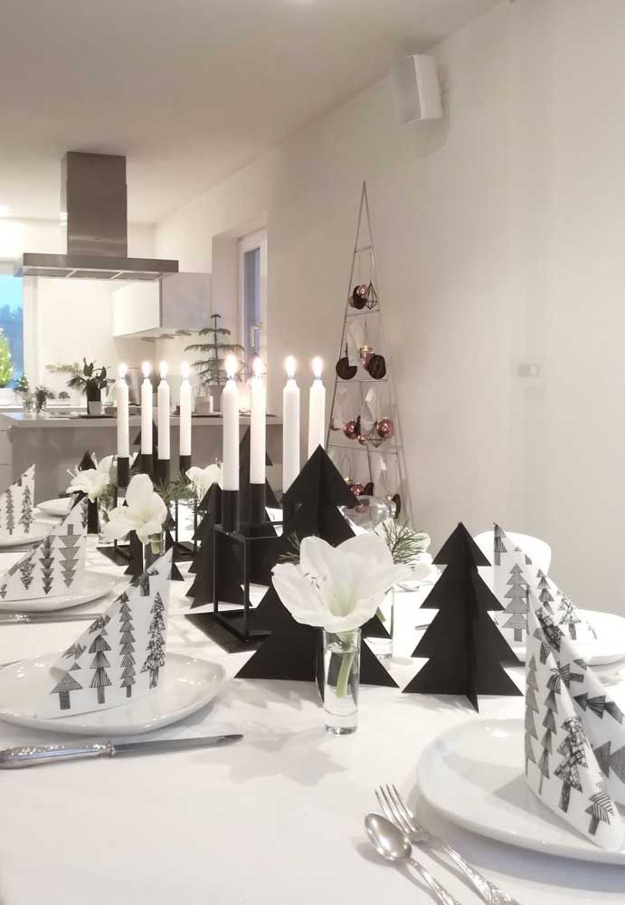 A modern and minimalist Christmas decor calls for neutral colors like black and white