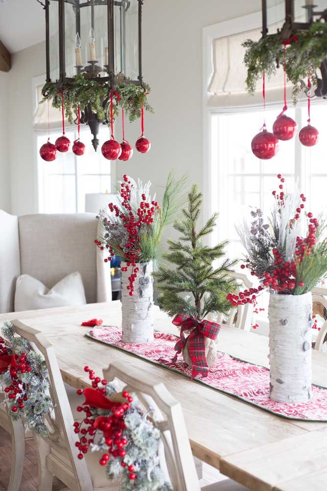 Decorations in the center and on the table