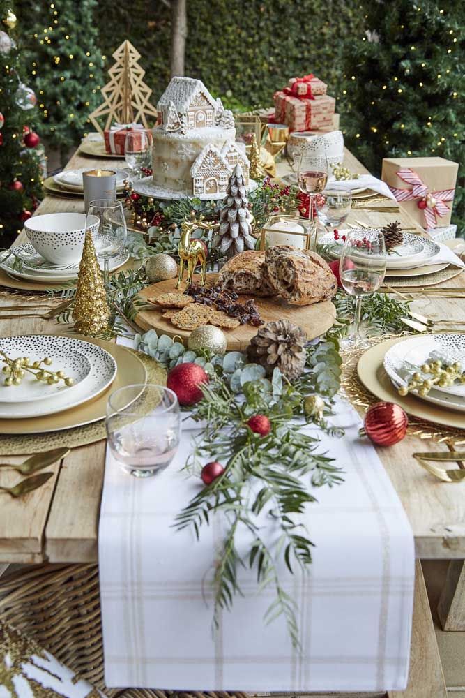 For a cozy Christmas table you need a special decoration, like the one in the picture