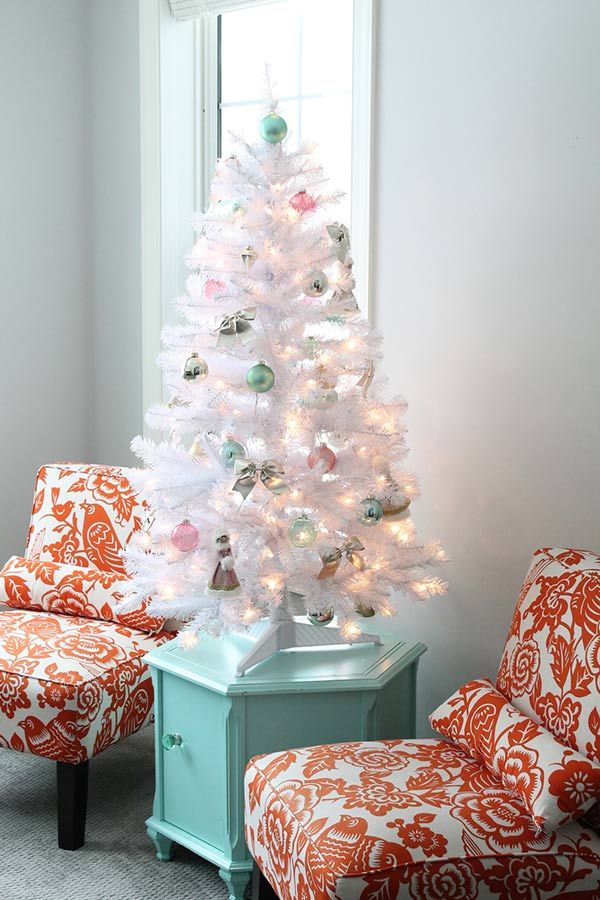 Medium tree to place side tables