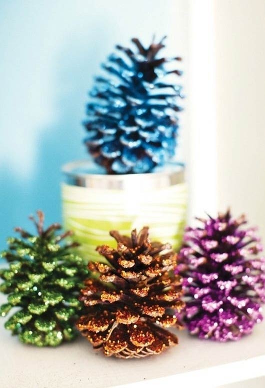 Colorful pine cones to decorate the house.