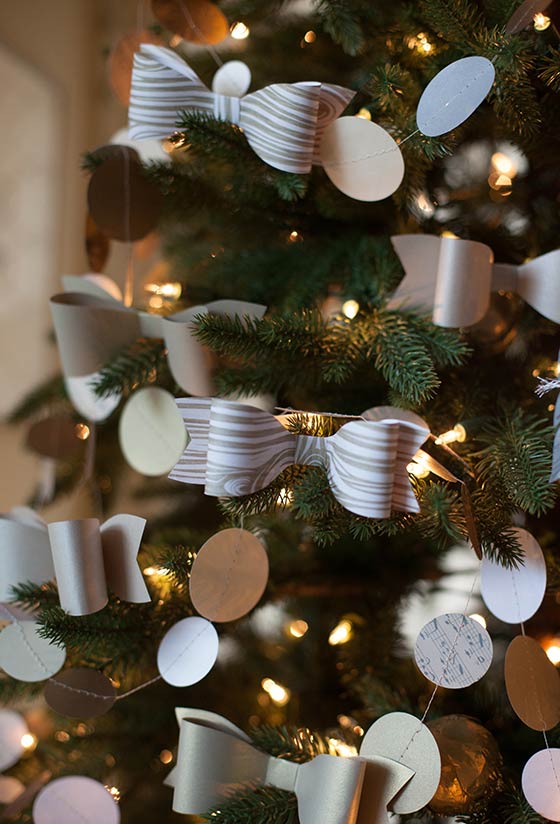 Stamped paper bows to put on the tree