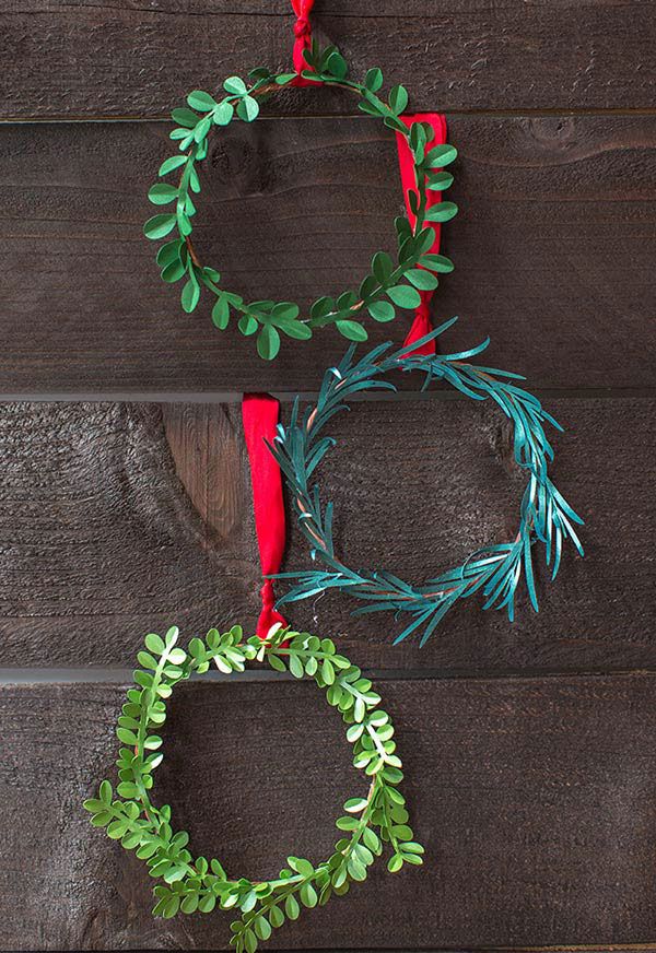 Garlands with artificial leaves