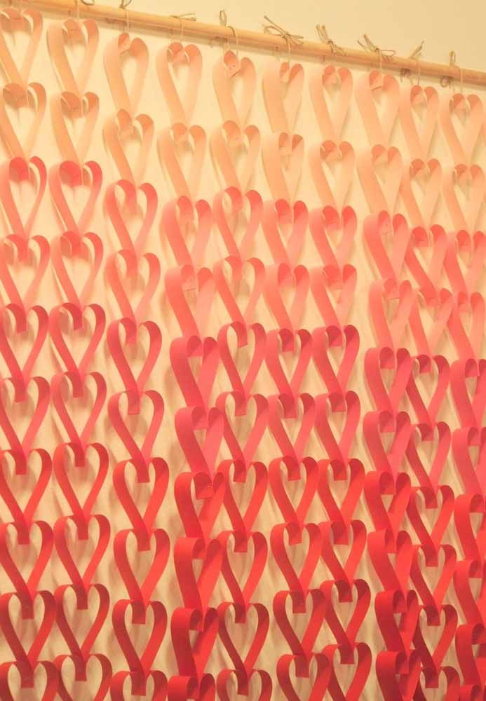 From orange to red: a heart curtain that fits anywhere