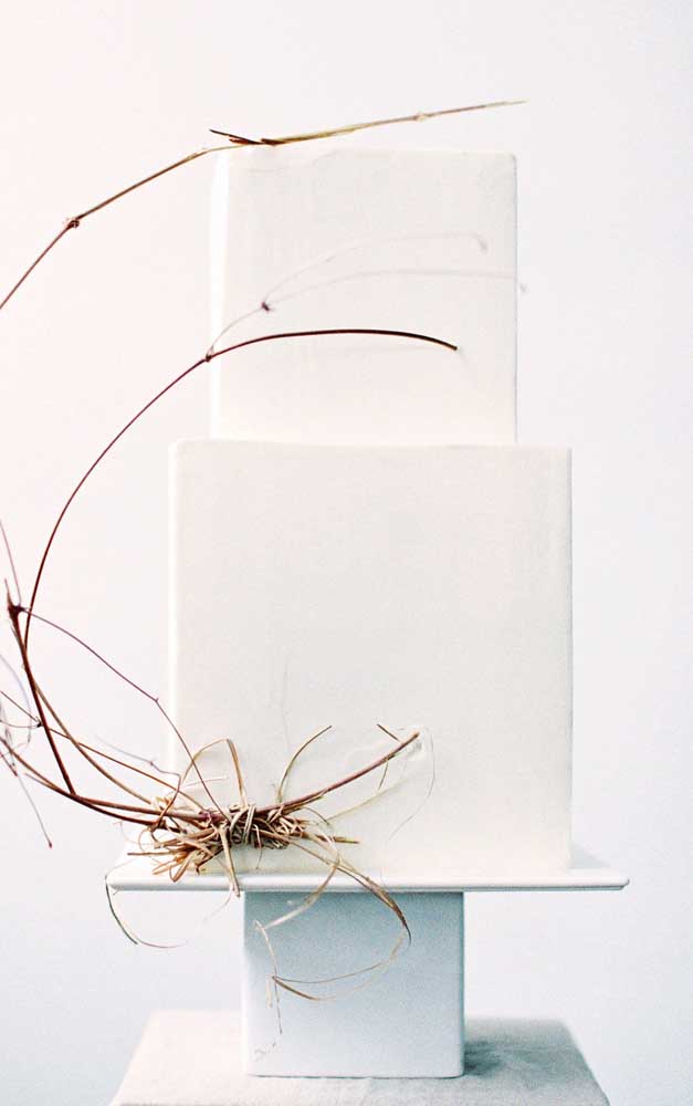 White fake cake with rustic details