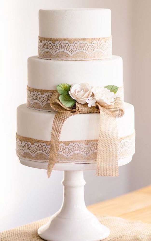 Rustic fake cake made with white EVA, jute and lace