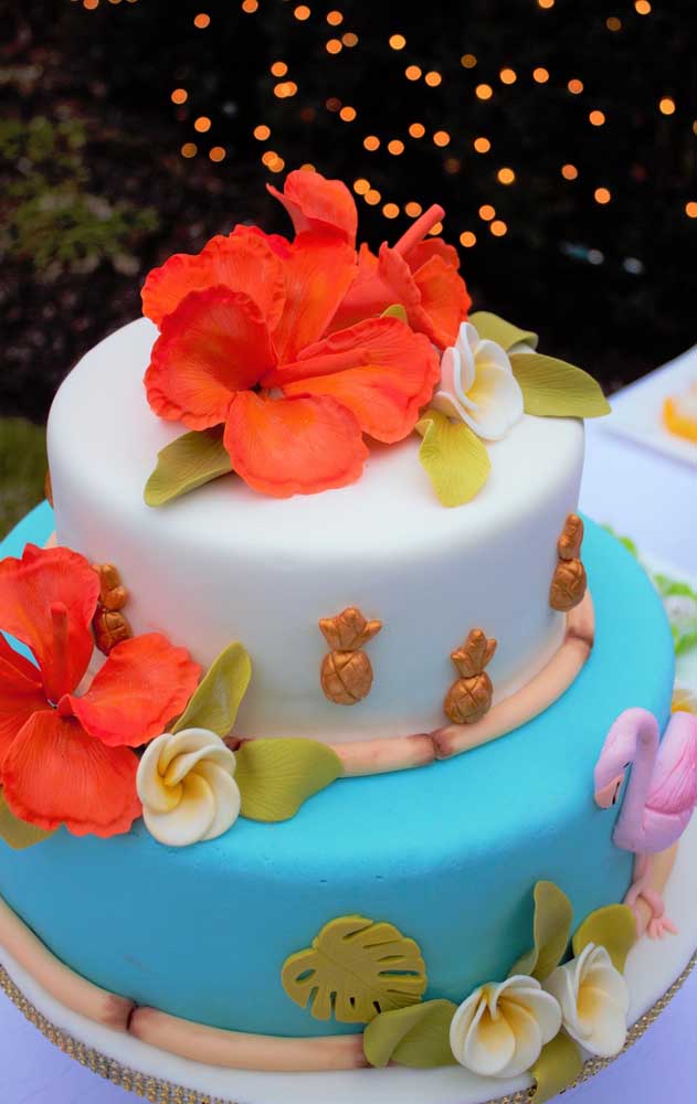 Fake EVA cake to celebrate a tropical climate birthday