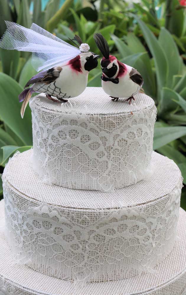 Fake fabric wedding cake. The great trick is knowing how to choose the most appropriate fabric for the type of party