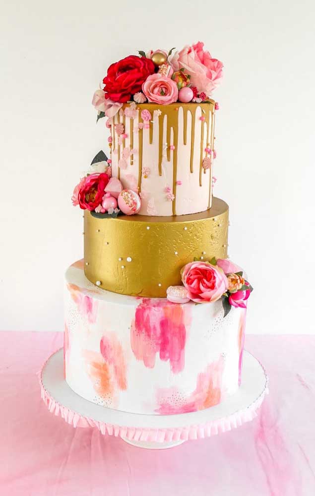 The fake cake can take on the colors and decor you want