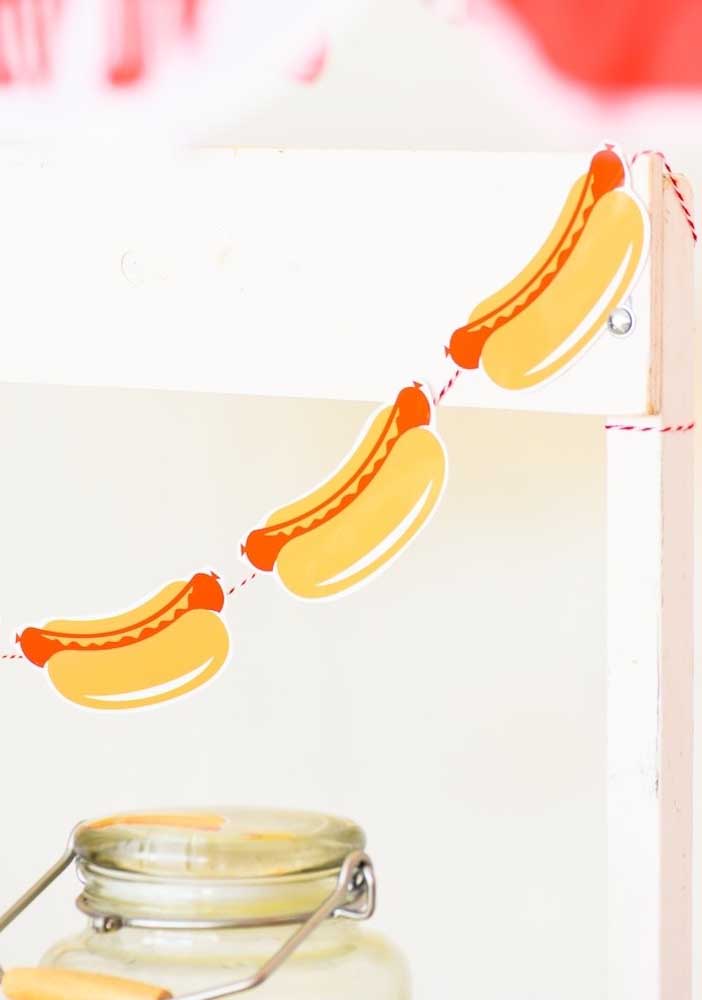 Use and abuse of creativity when making the decoration of the hot dog night.