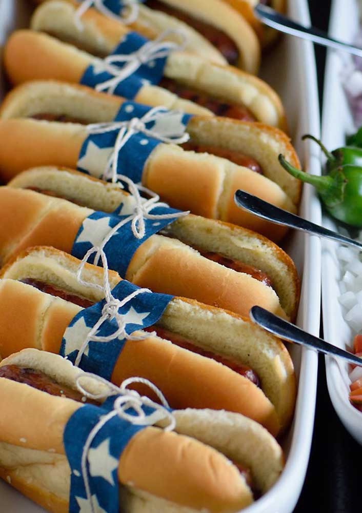 To prevent the hot dog from opening you can close it with fabric and tape.