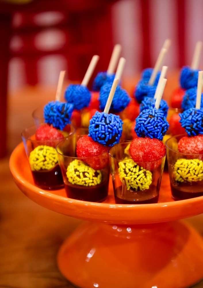 Colorful brigadeiros on skewers! You can always innovate