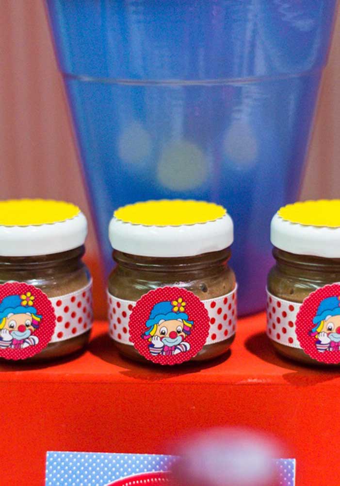 The idea here is to offer jars of hazelnut cream as a souvenir of the Patati Patatá Party