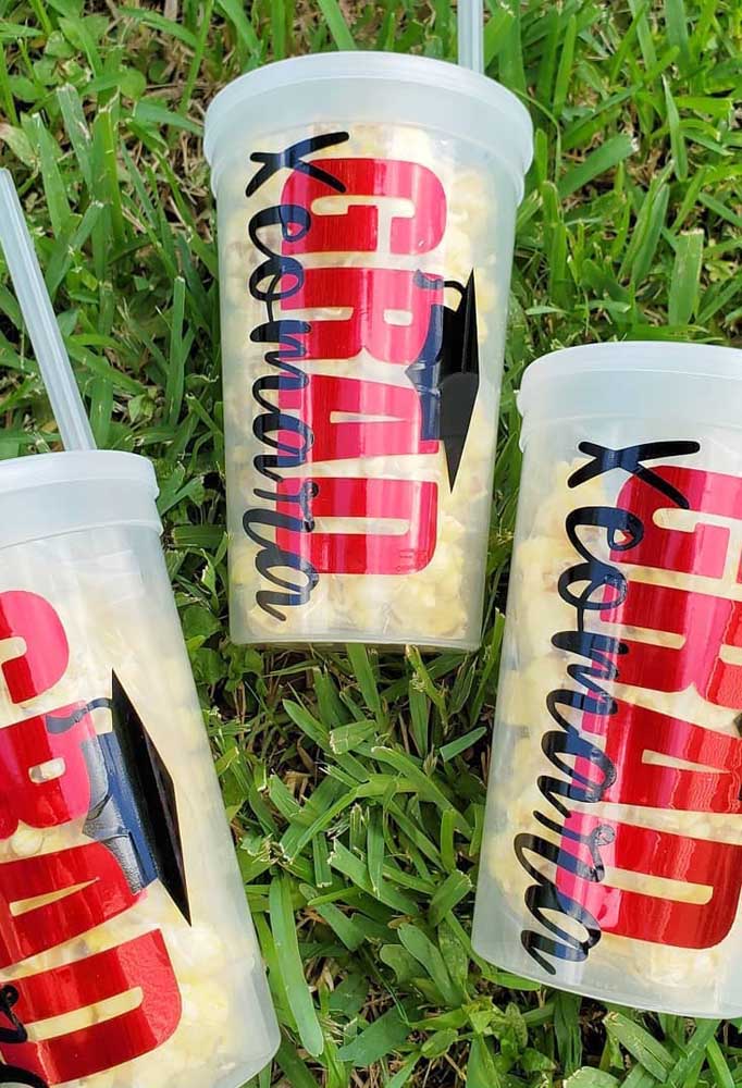 Personalized cups with straws for guests to always remember graduation