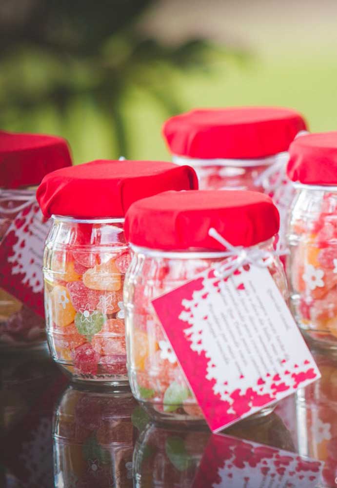 Gummy candies to color and sweeten the party's guests
