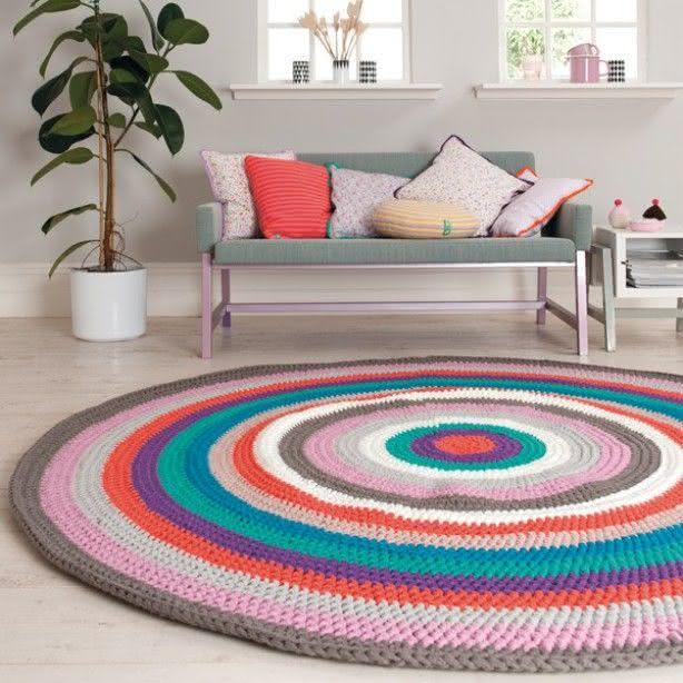 Modern crochet rug for vibrant rooms