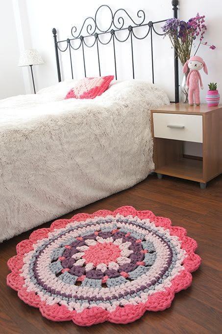 Crochet rug for women's room