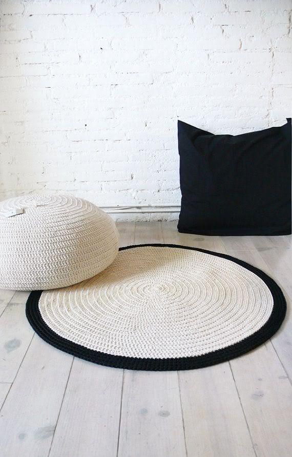 Crochet rug with black border