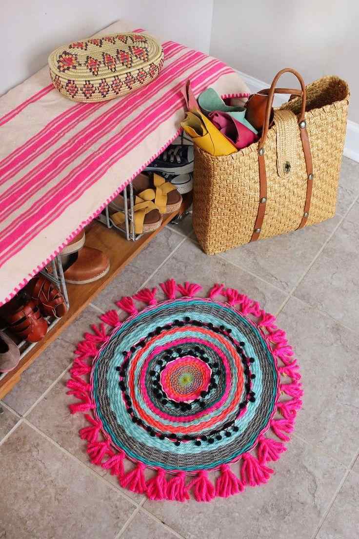 Small crochet rug with youthful style