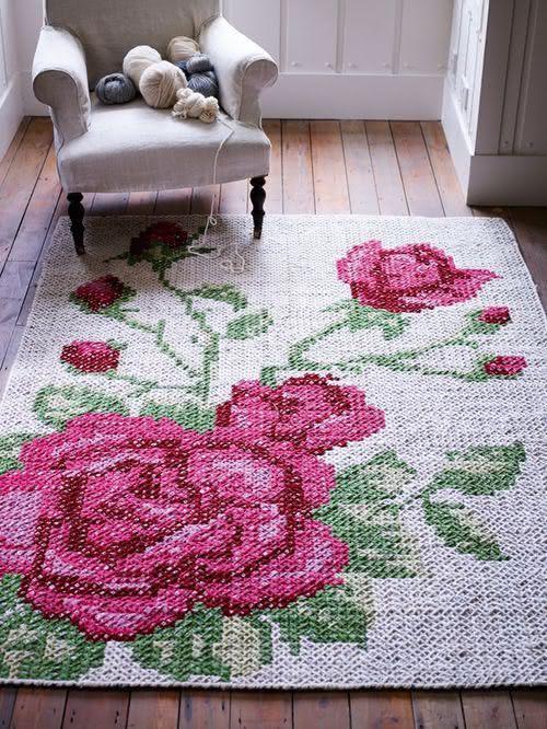 Crochet rug with flowers