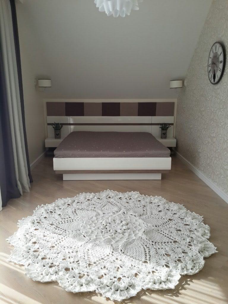 Crochet flower shaped rug