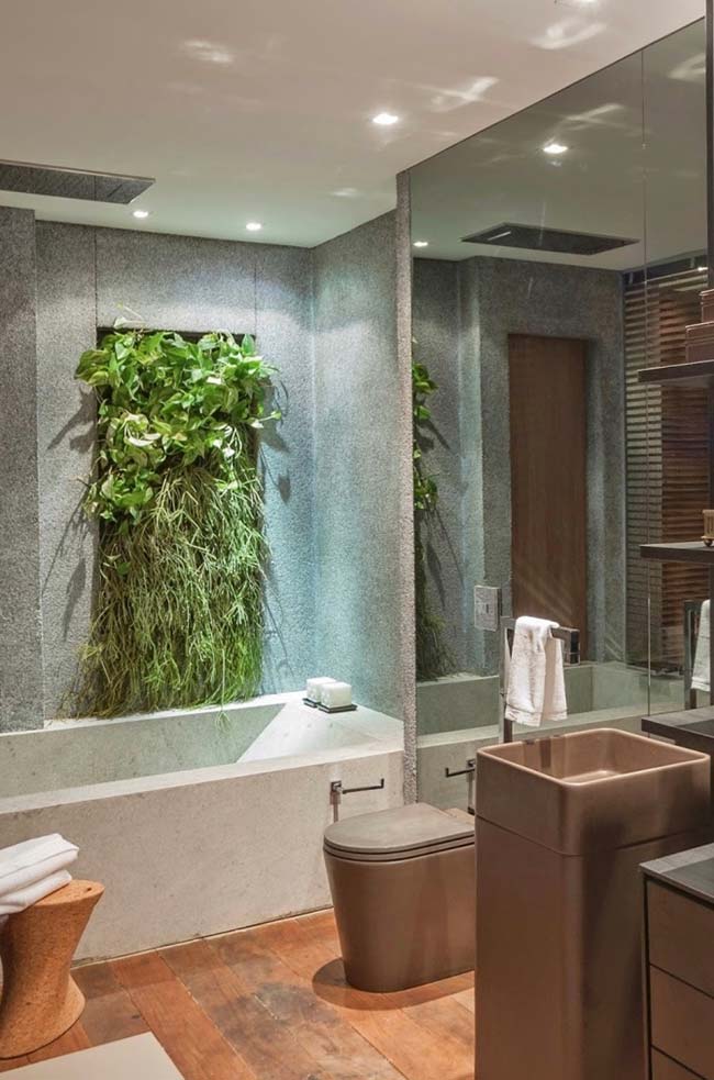 Can you imagine taking a shower and contemplating a green area at the same time? Super relaxing