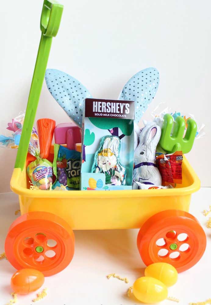 What an incredible inspiration for children: the Easter basket was mounted on a sand cart