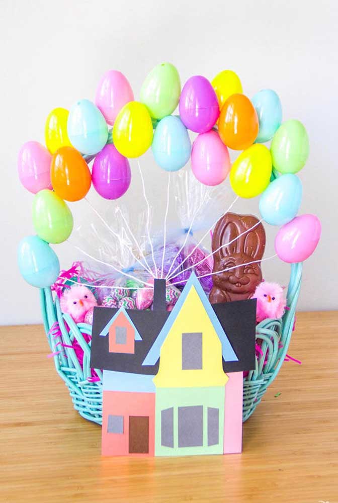 How beautiful this colorful Easter basket, with eggs that imitate balloons 