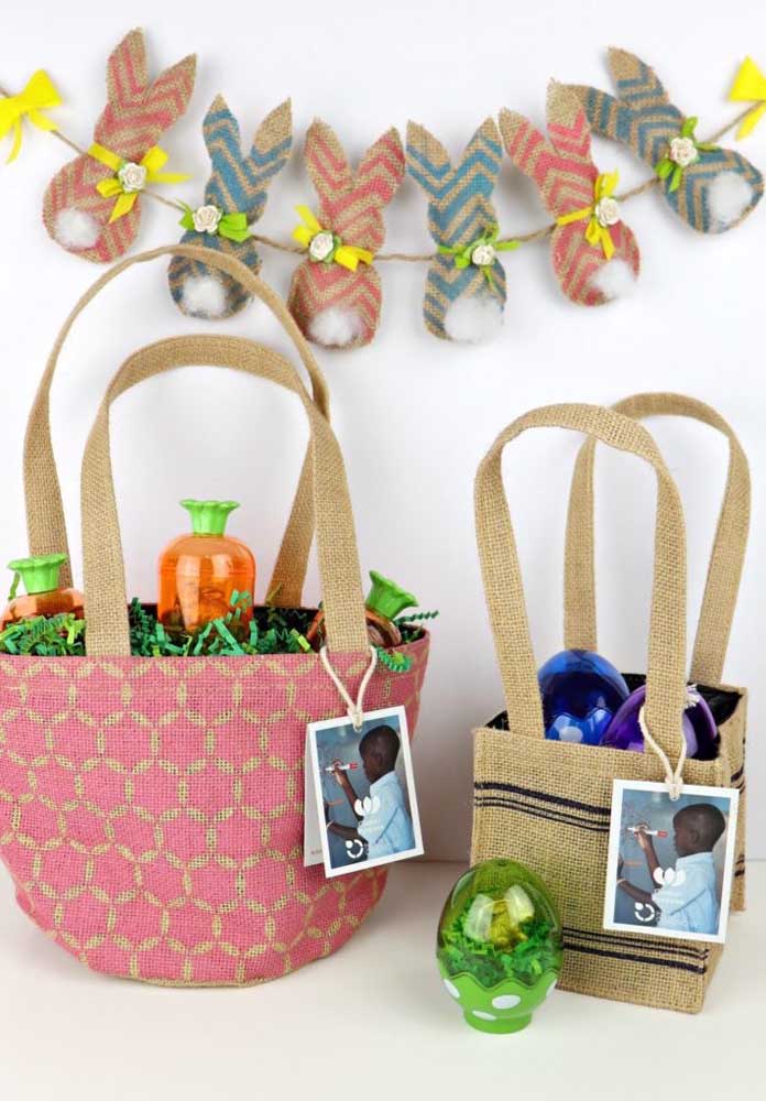 Simple and rustic Easter baskets with chocolate eggs