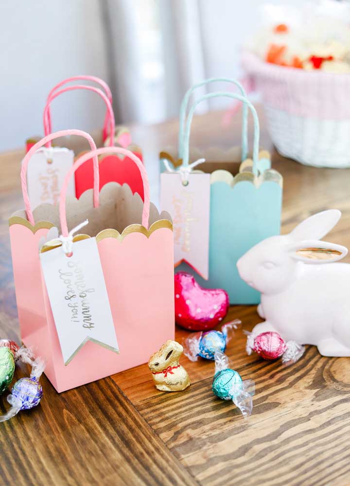 Small paper bags turned into Easter baskets 