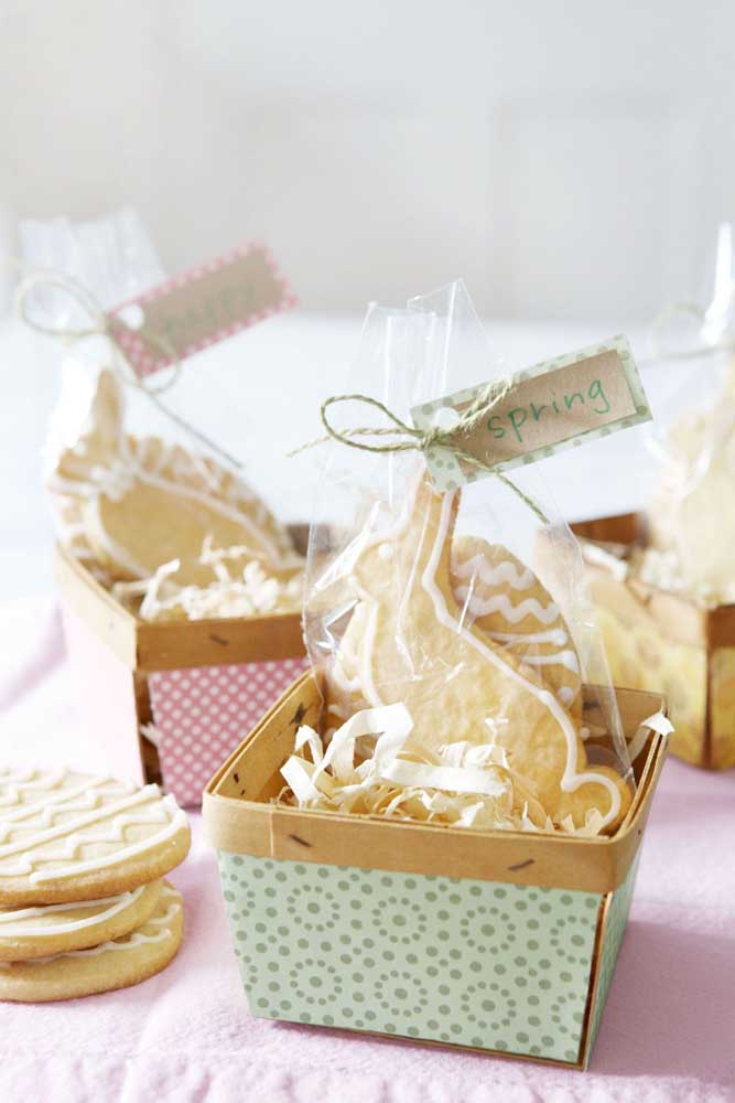 Paper Easter basket with bunny shaped cookies