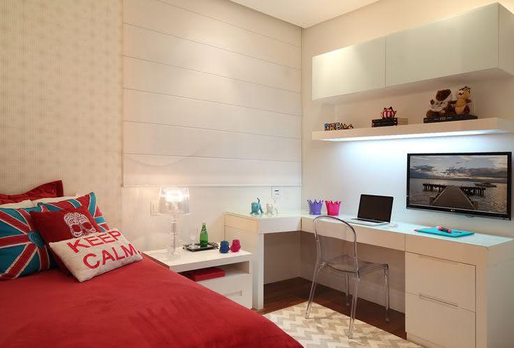 Teenager room with simple style