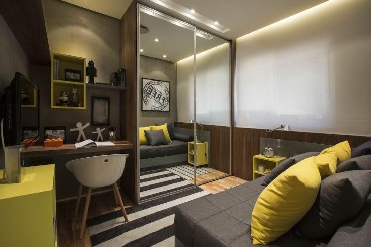 Teen room with yellow decor