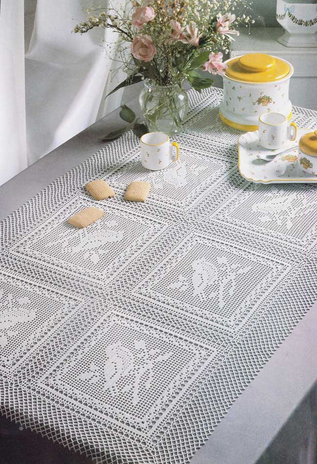 Income for delicate work on the table runner