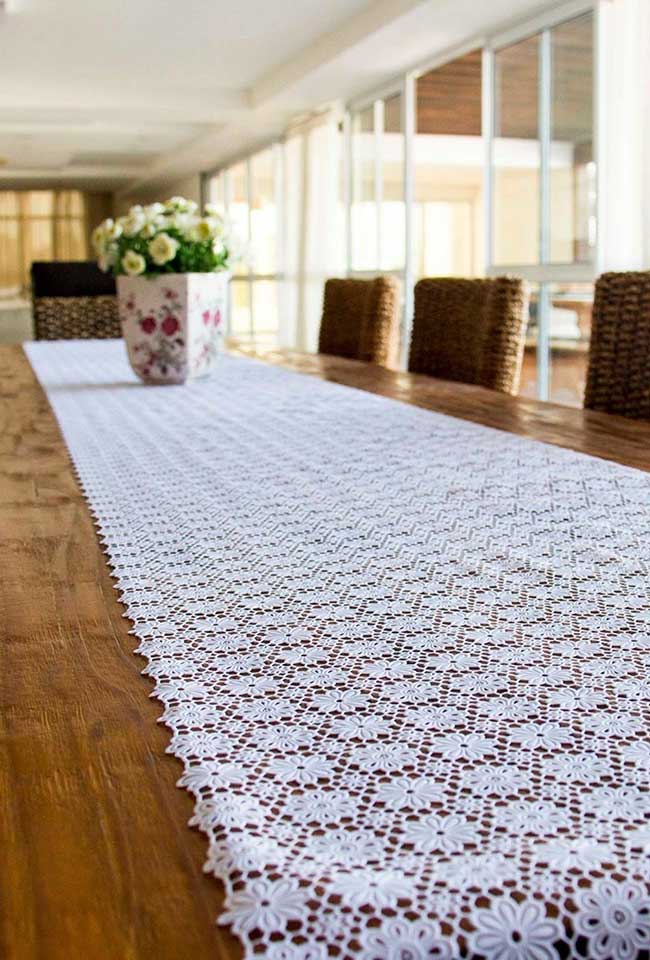 The table runner can also be part of large tables