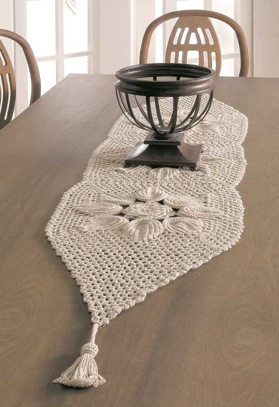 Table runner with raw string