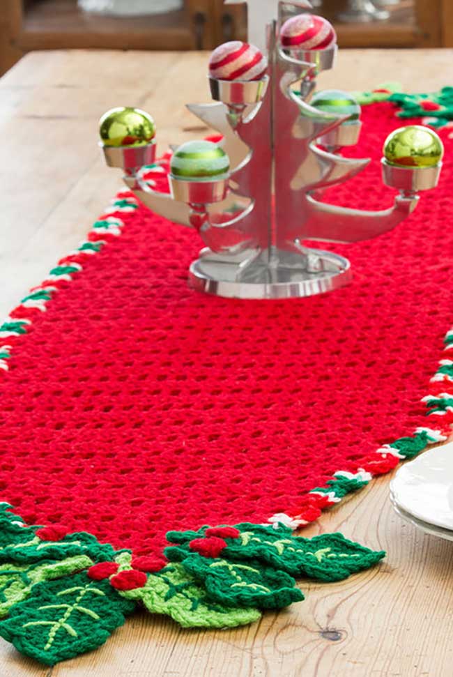 Red to highlight the crochet table runner