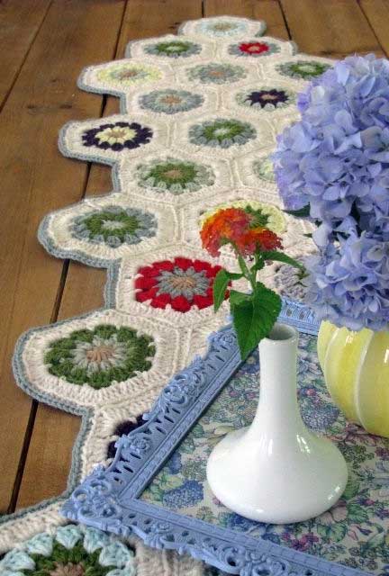 All the charm of crochet flowers