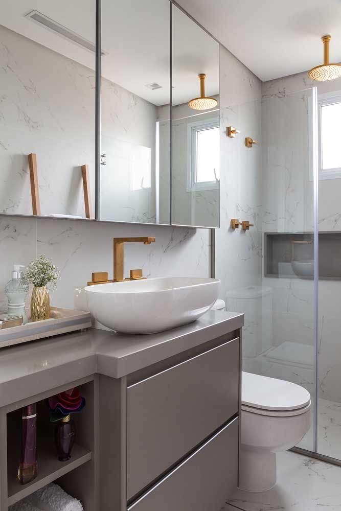 Do you want to lavish charm and elegance in the bathroom? Then choose the absolute gray granite for the sink countertop; complete the proposal with gilded metals