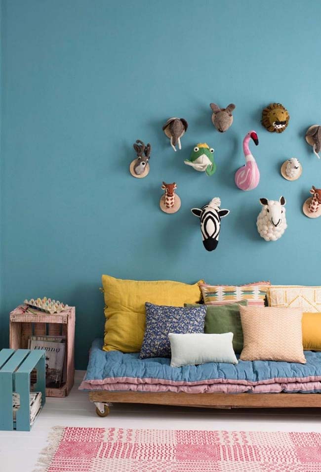 Cheap decoration for girl room with forest animals on the wall