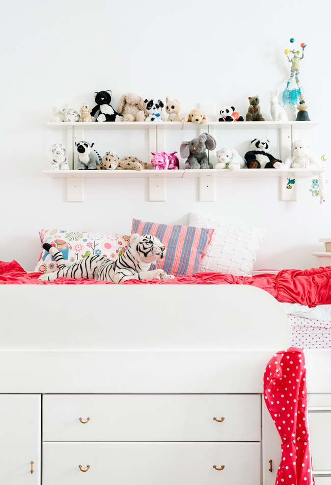 Stuffed animals featured in girl's room decor