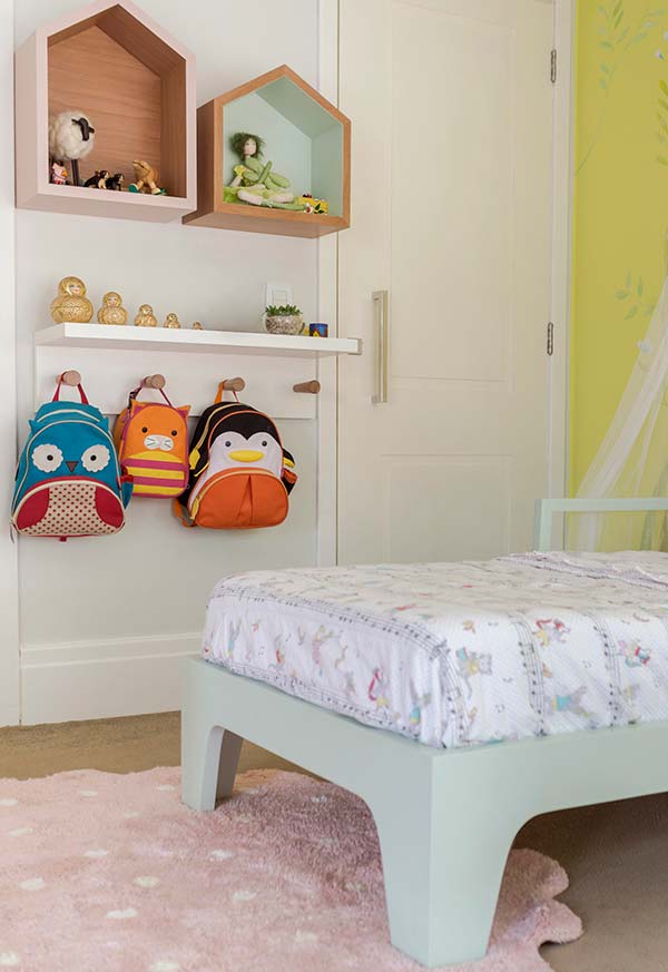 Girl room decor with niches