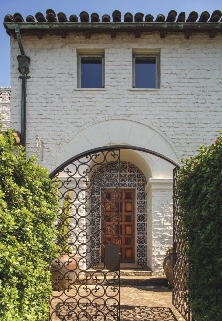 Arches on the facade of the house