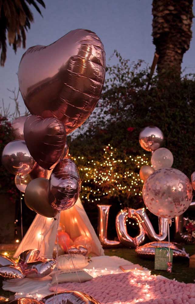 Surprise your boyfriend by decorating the garden, balcony or other open space with lights and balloons 