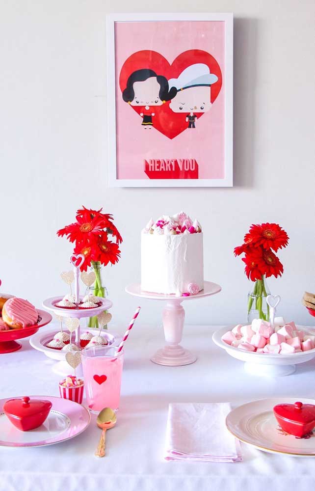 Birthday surprise for boyfriend: romantic cake table 