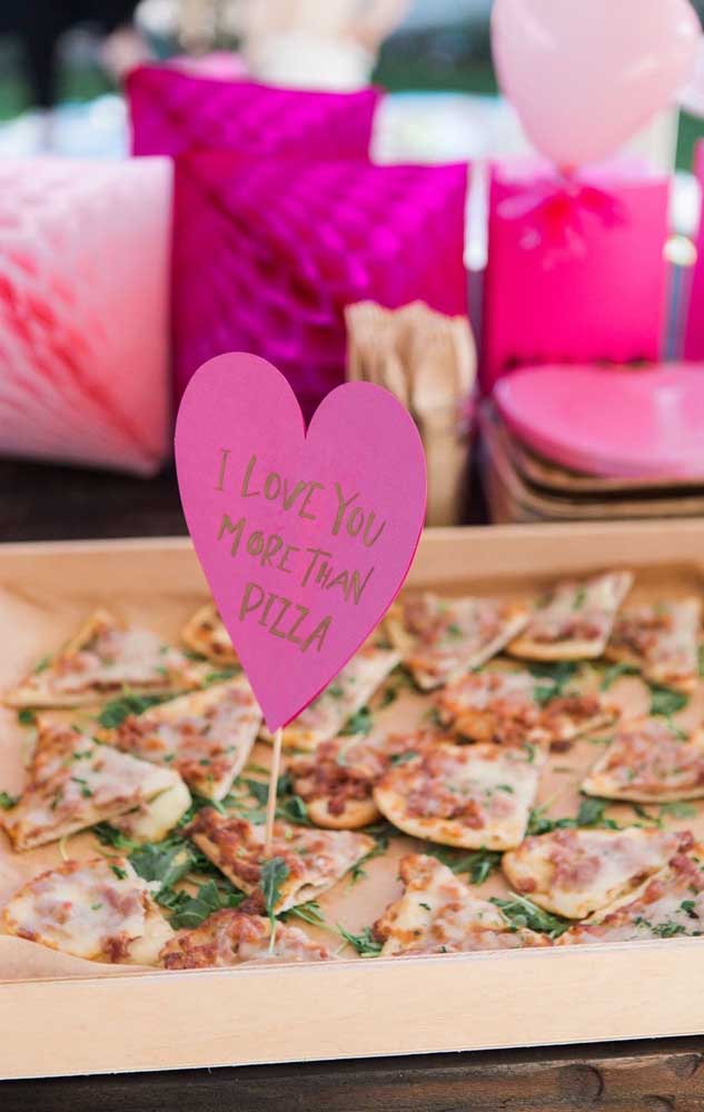 A simple and inexpensive idea made with notes on pizza sticks