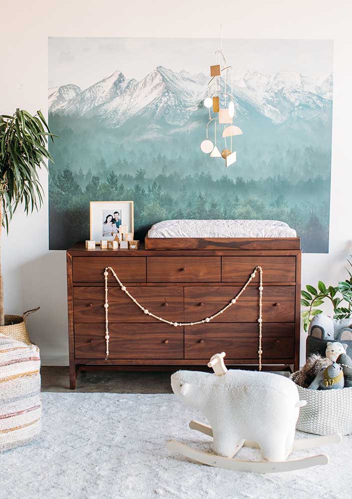 From this other angle it is possible to perceive the same previous room, only this time focused on the wooden furniture as a synonym of comfort and cosiness for the male baby room