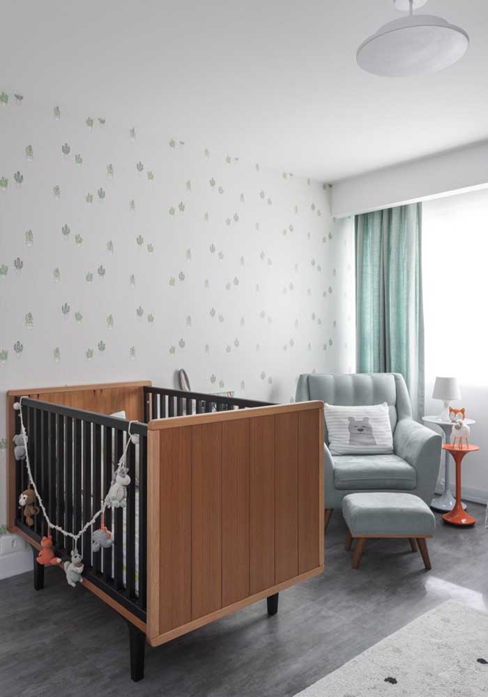 This masculine baby room in neutral tones gained a slight freshness with green accents