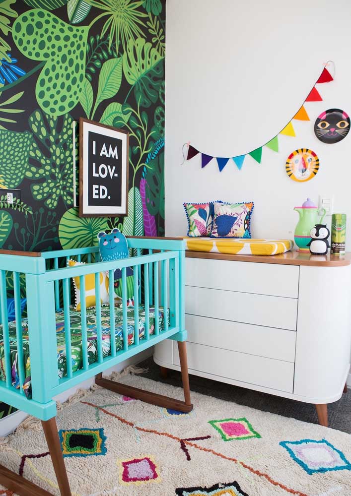 A differentiated wallpaper pattern can make all the difference in the decoration of the male baby room